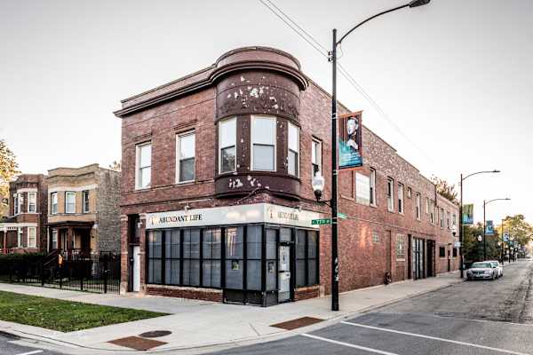 2817 E 77th St property